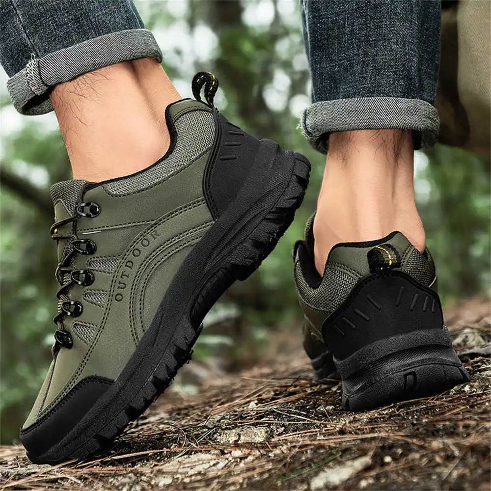 Homens e Mulheres Andando Sapa - Women Shoes Types Name avaliação e preço